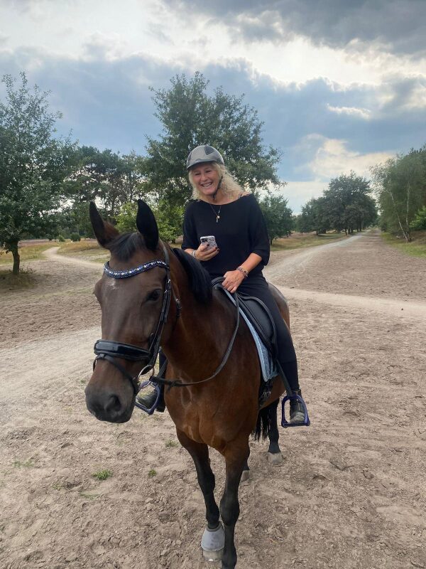 Manuela van der Gugten-Schüffeln, Gecertificeerd instructeur